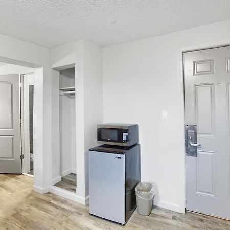 Adams Inn Dothan Bagian luar foto