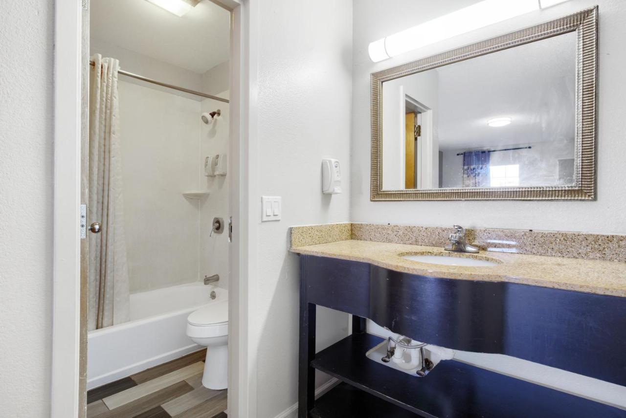Adams Inn Dothan Bagian luar foto