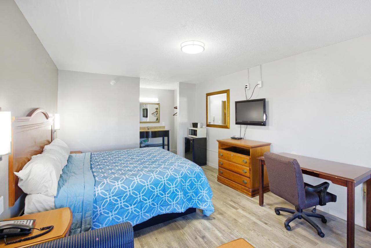 Adams Inn Dothan Bagian luar foto