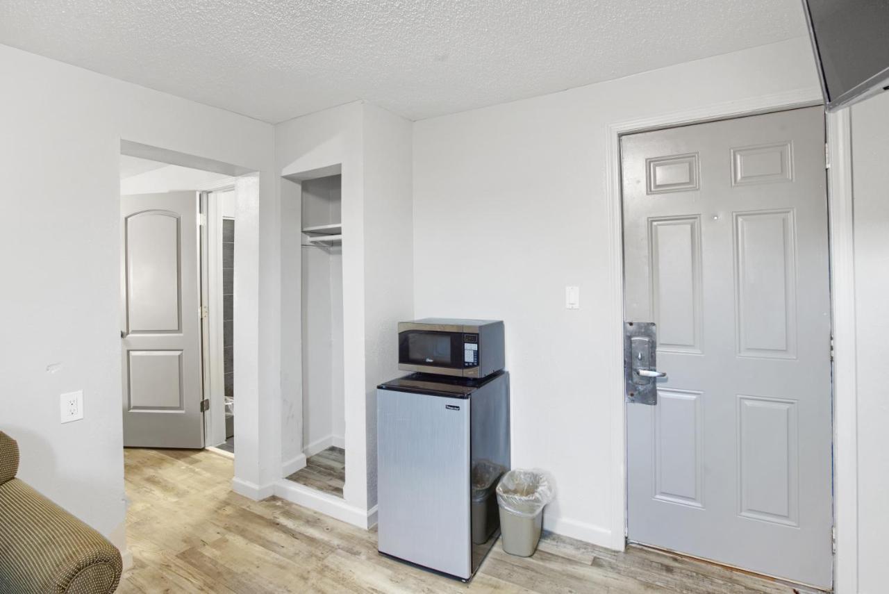 Adams Inn Dothan Bagian luar foto