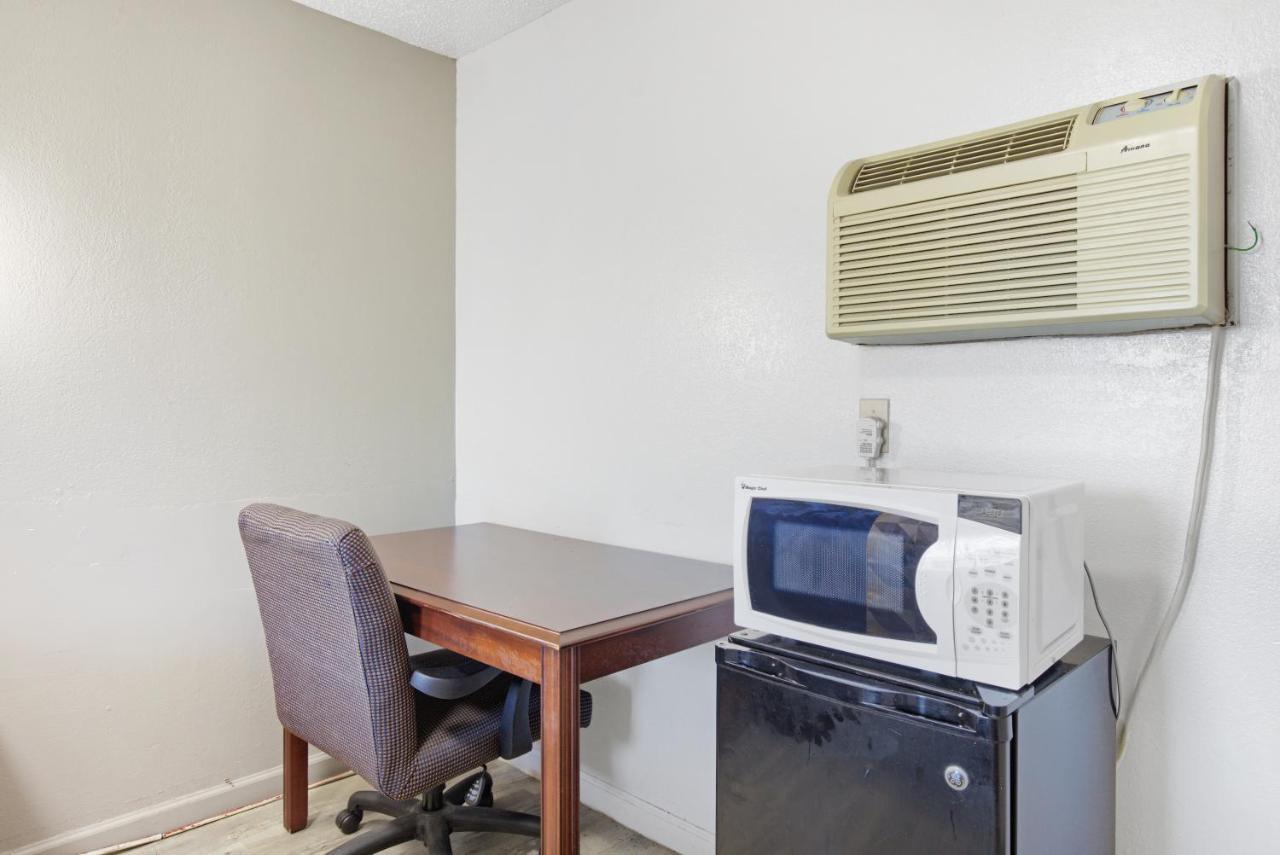 Adams Inn Dothan Bagian luar foto