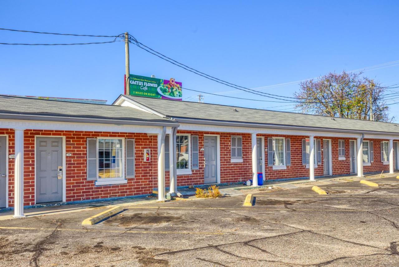 Adams Inn Dothan Bagian luar foto