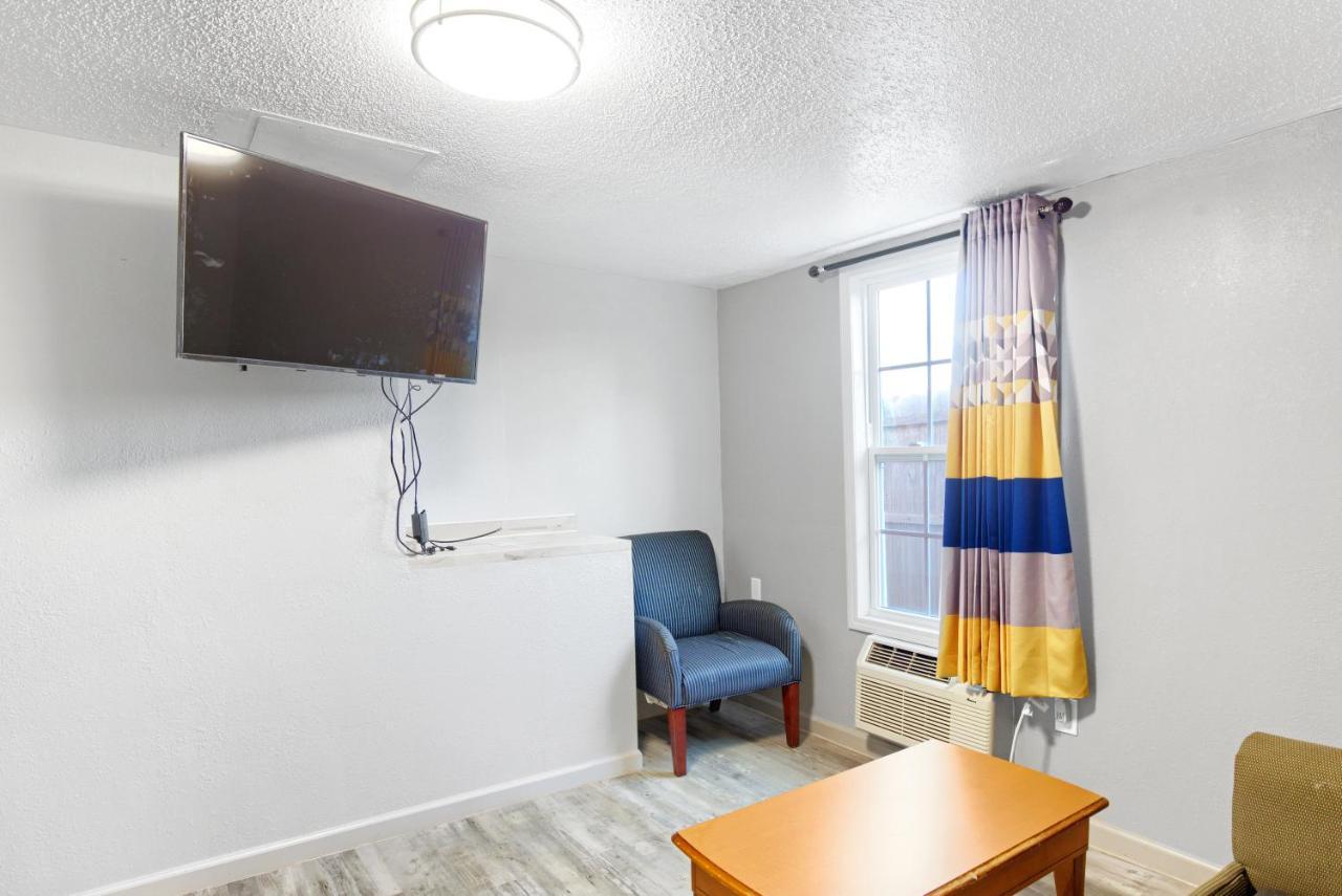 Adams Inn Dothan Bagian luar foto