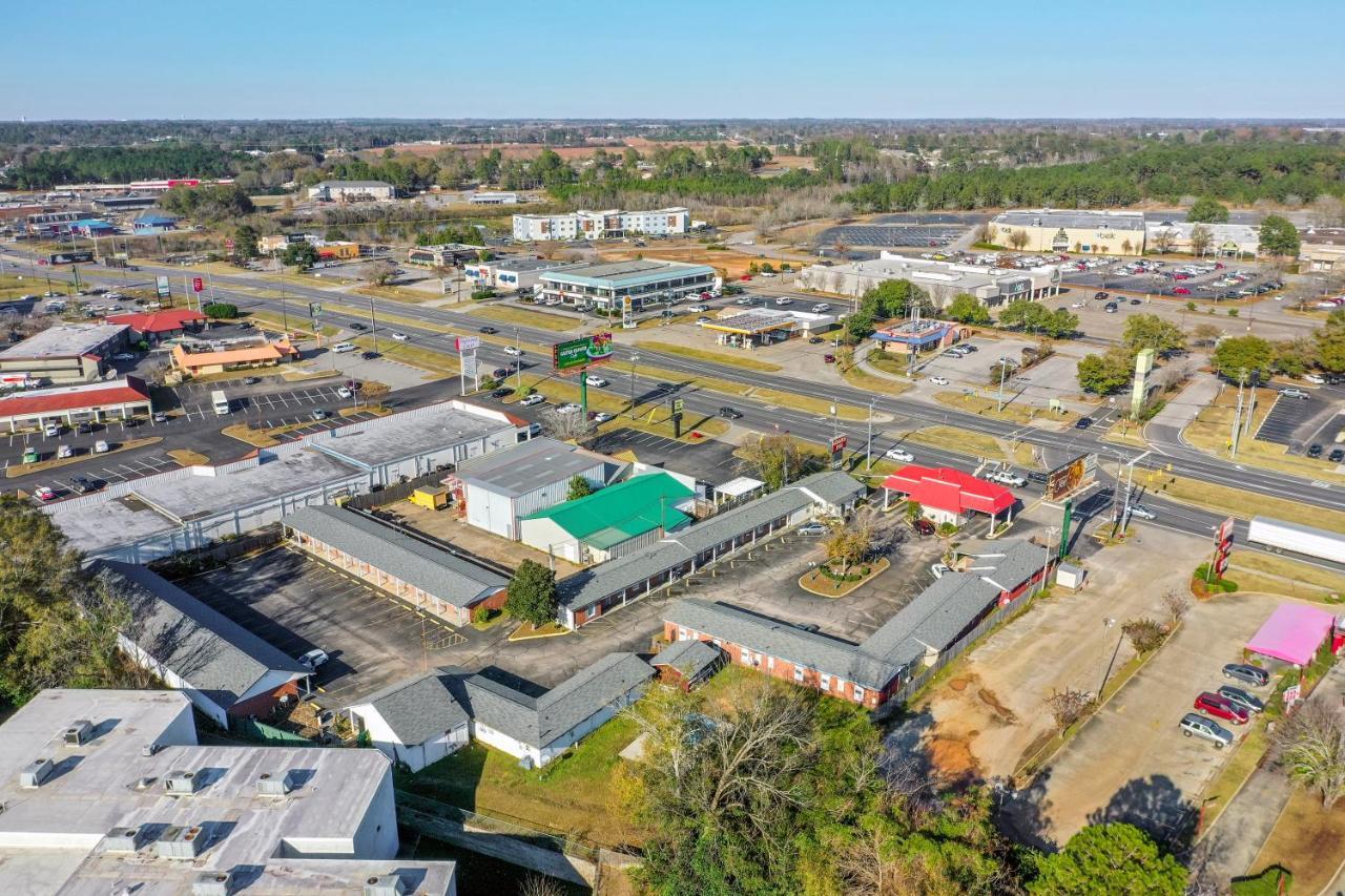 Adams Inn Dothan Bagian luar foto