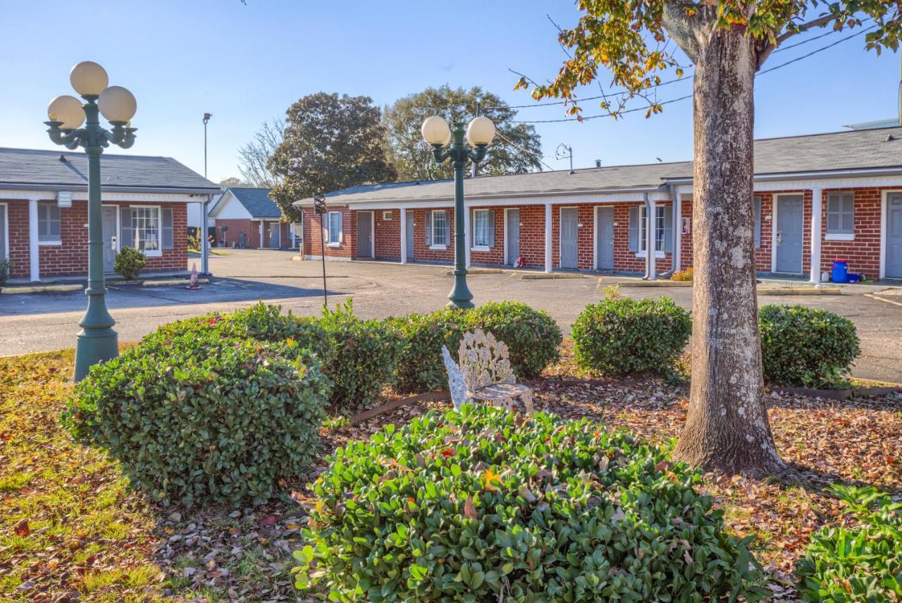 Adams Inn Dothan Bagian luar foto