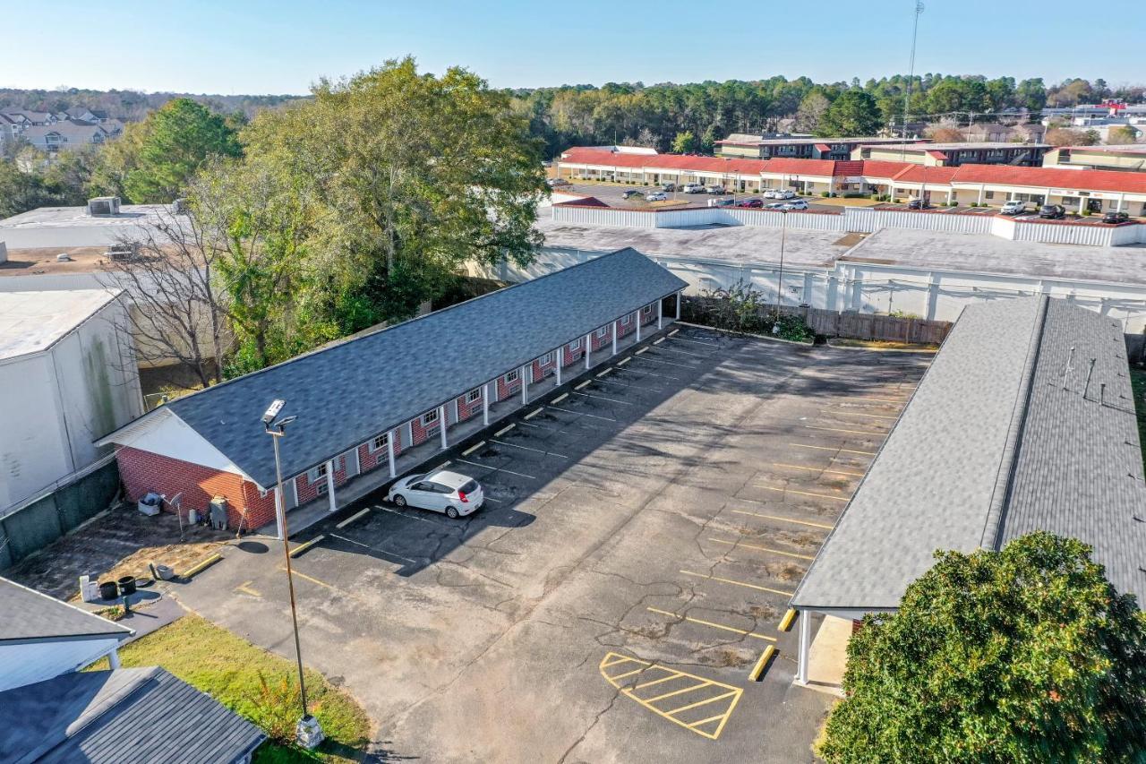 Adams Inn Dothan Bagian luar foto