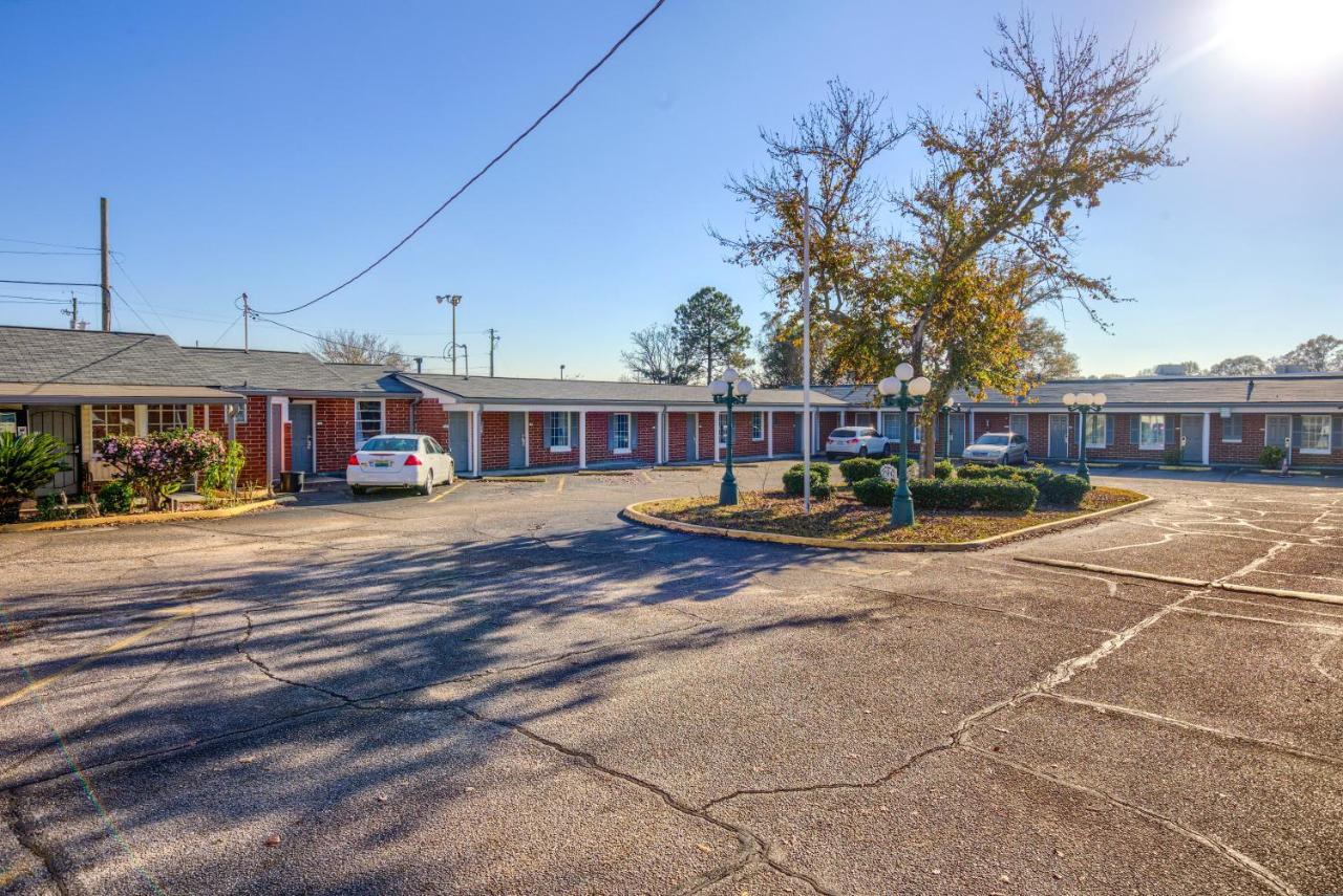 Adams Inn Dothan Bagian luar foto