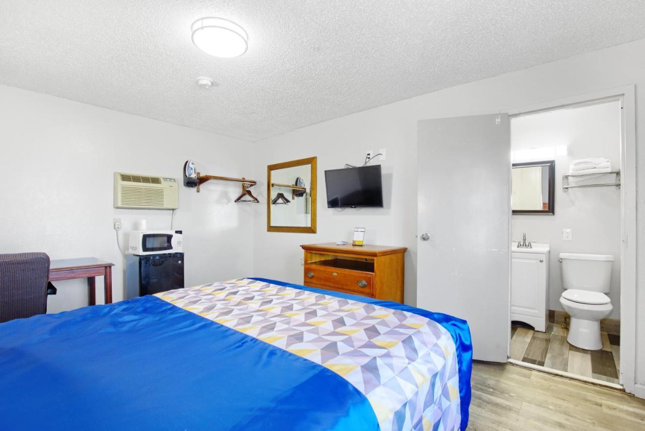 Adams Inn Dothan Bagian luar foto