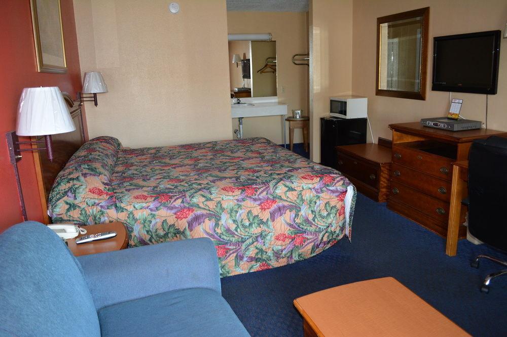 Adams Inn Dothan Bagian luar foto