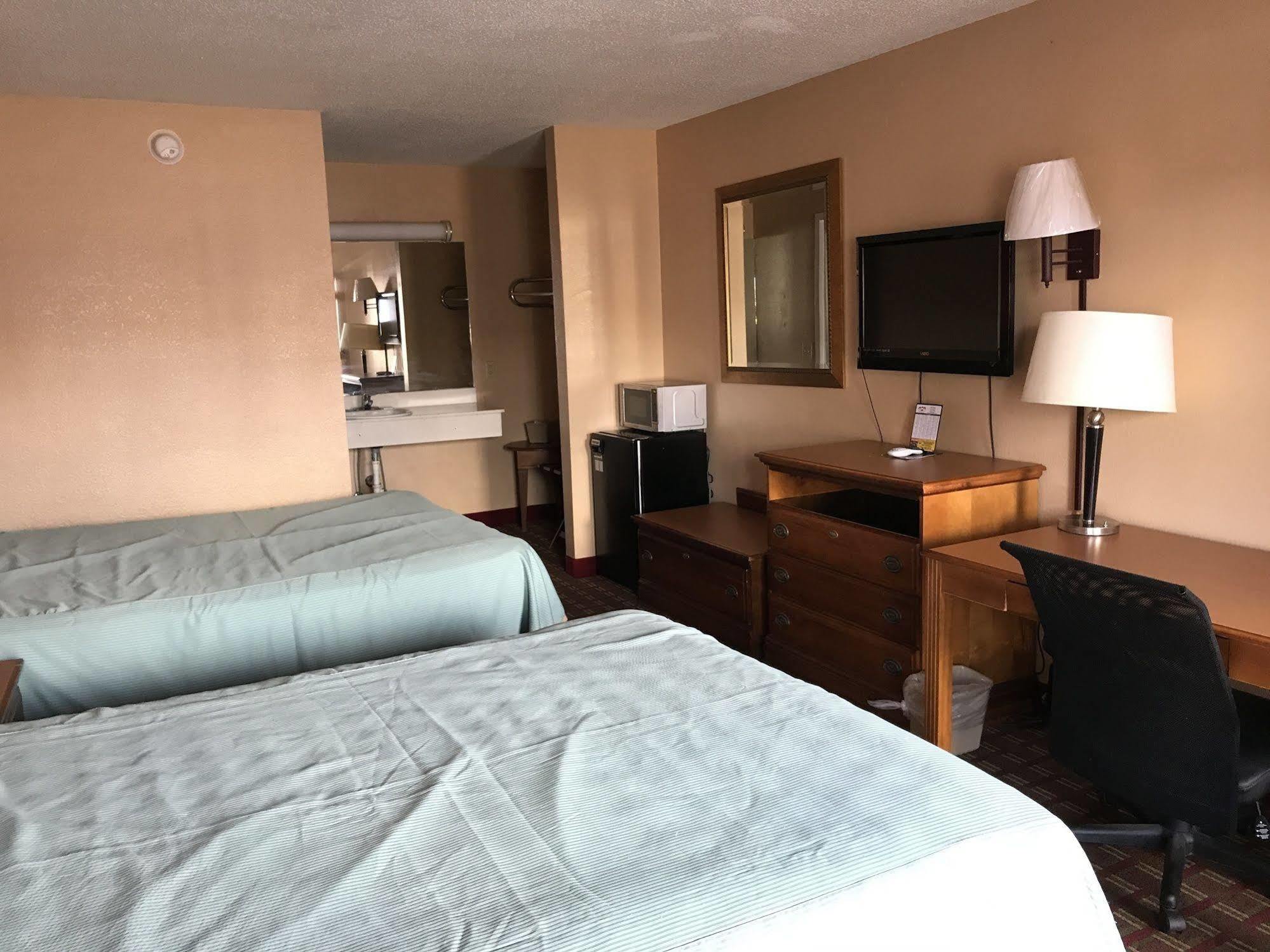 Adams Inn Dothan Bagian luar foto