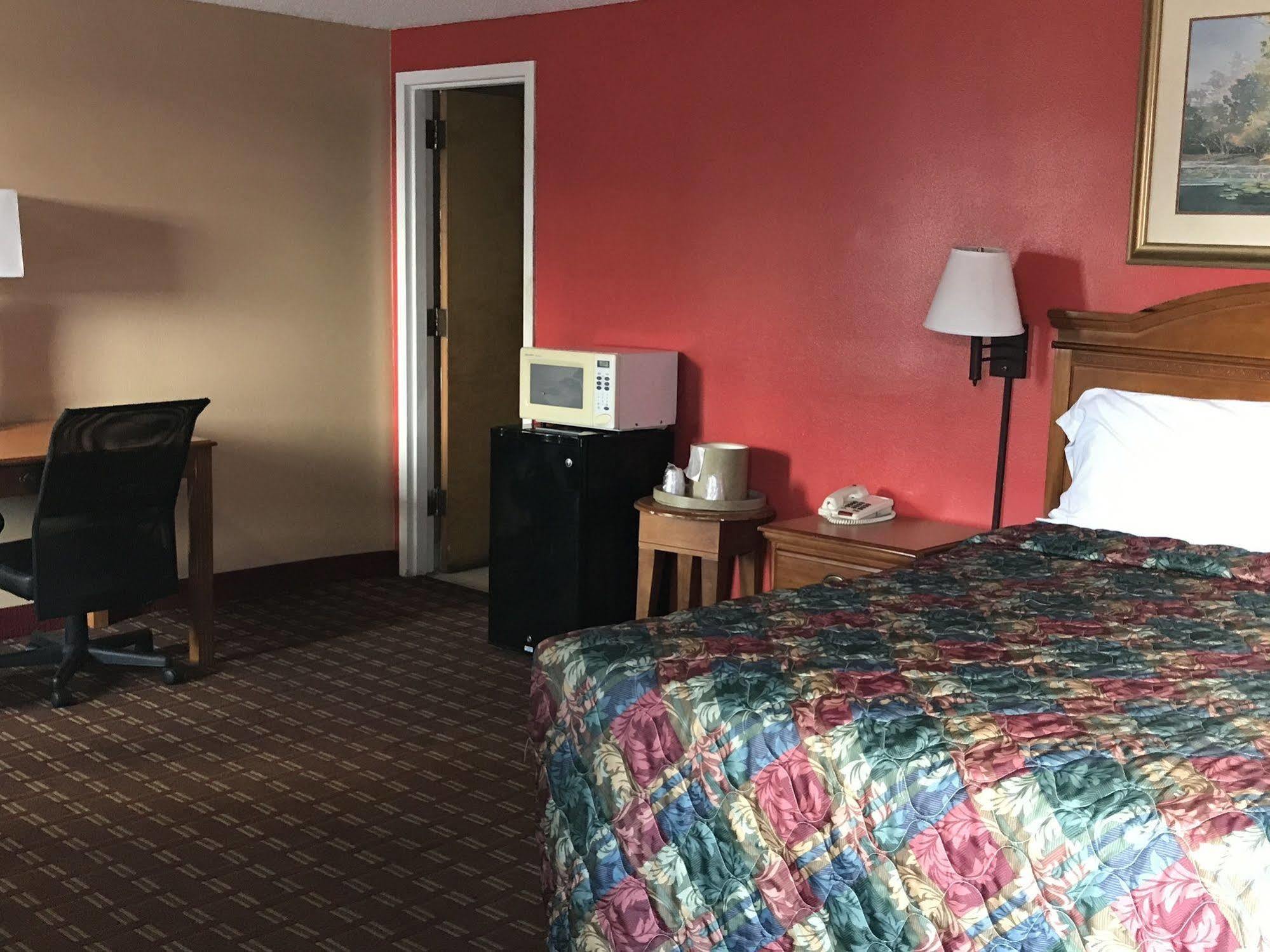 Adams Inn Dothan Bagian luar foto