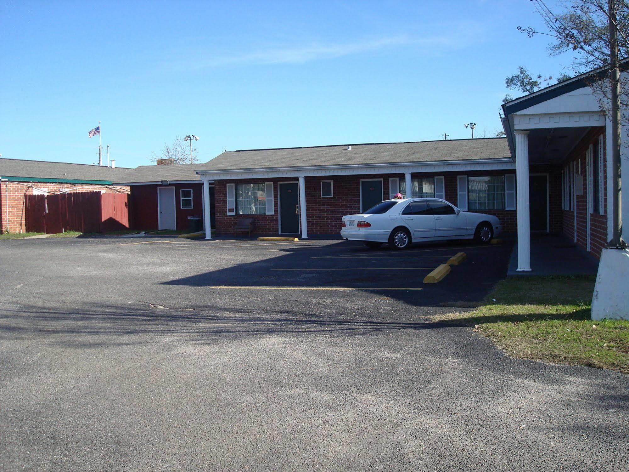 Adams Inn Dothan Bagian luar foto